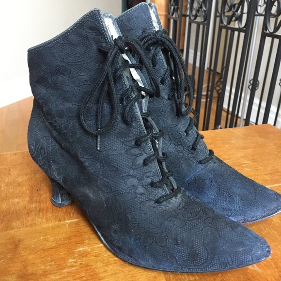 Vintage Victorian Boots - Picture 2 of 3